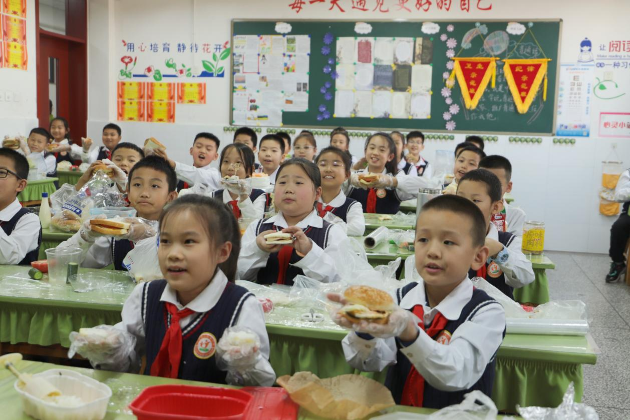 河北青县：劳动实践进校园 以劳育美促成长_fororder_图片2