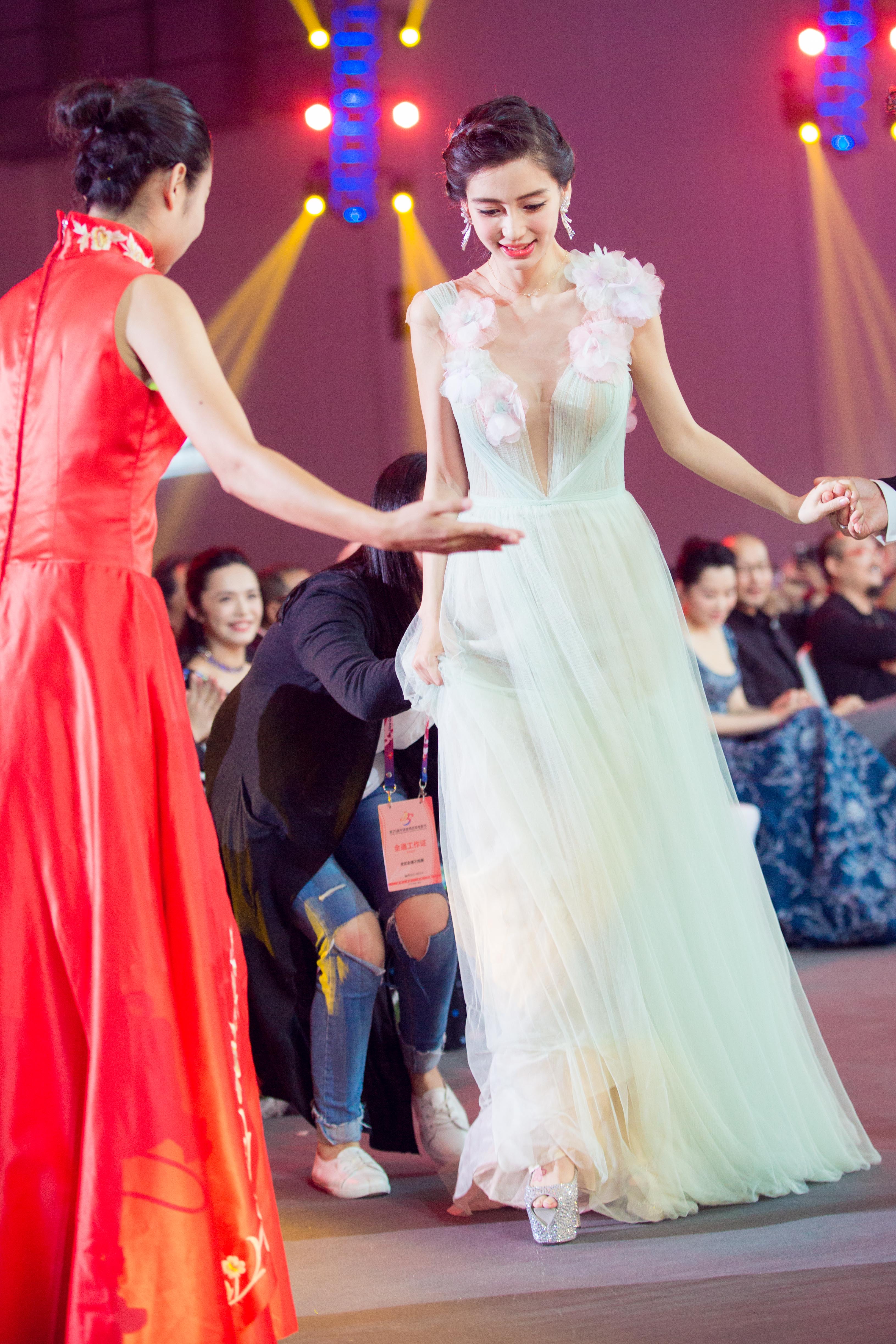 angelababy获百花最佳女配角会继续努力