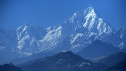 （转载）四川9座山峰最新高度公布 “蜀山之王”贡嘎山身高7508.9米