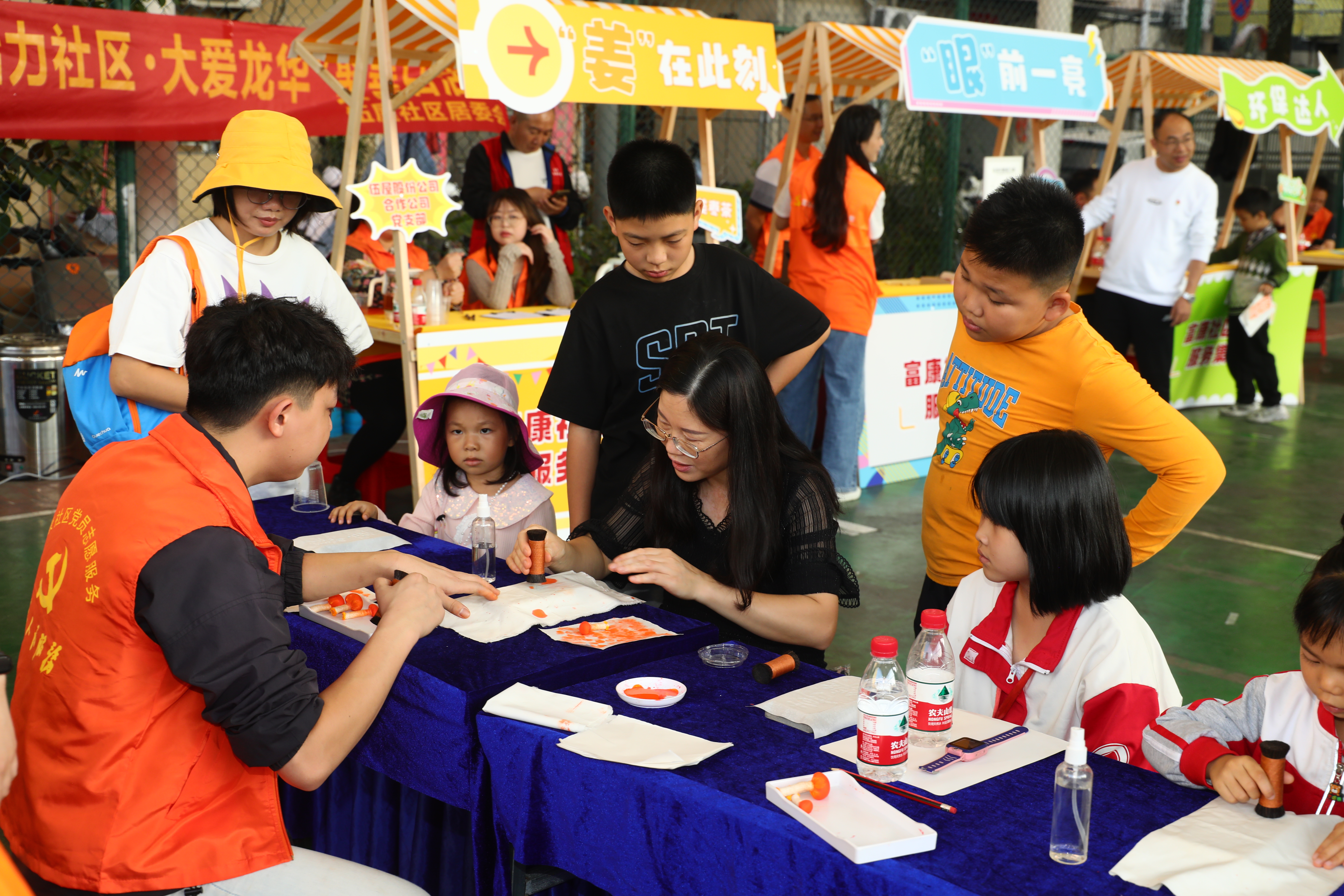 深圳市龙华街道富康社区党员服务集市开市_fororder_微信图片_20231128200437