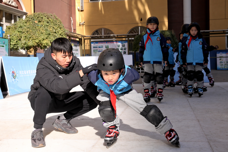 石家庄市桥西区：冰雪运动热校园 共筑儿童冰雪梦_fororder_图片3