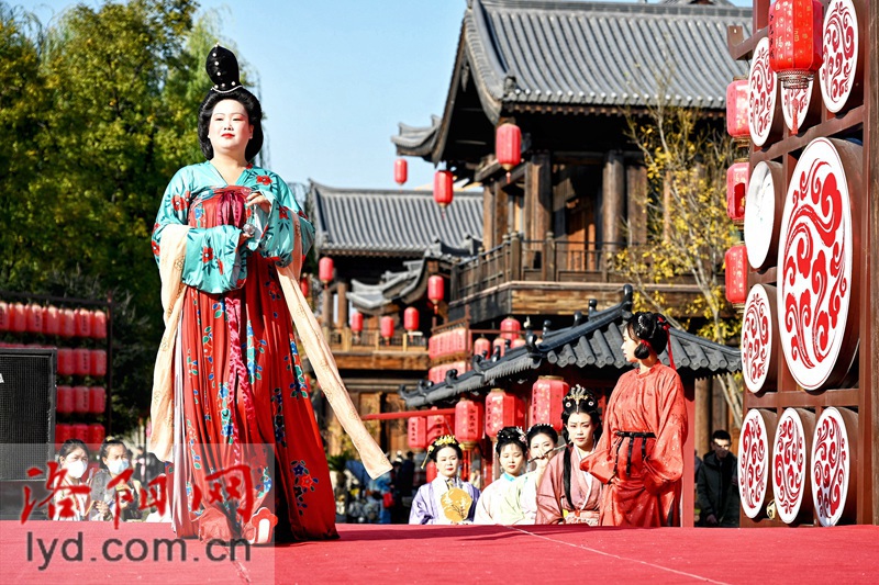 洛阳汉服出行日：感受汉服之美 传承传统文化