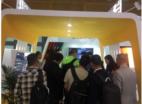 准儿翻译机参展第六届中国电子信息博览会 彰显人工智能光彩 准儿翻译机参展第六届中国电子信息博览会 彰显人工智能光彩