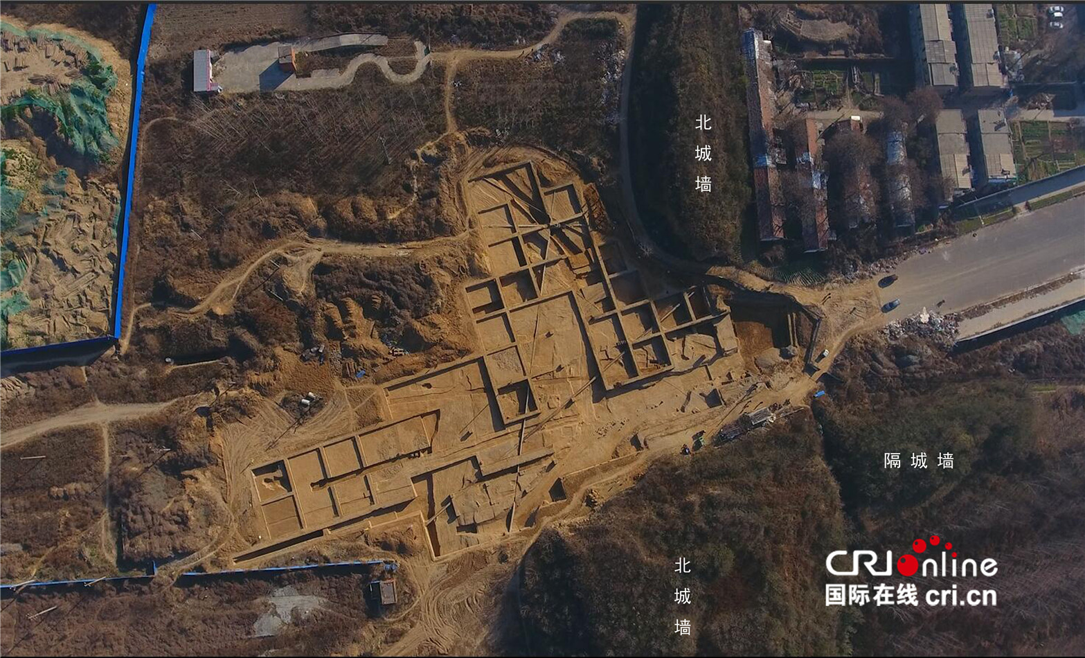 进入下一页  上一页下一页 河南新郑郑韩故城遗址北城门遗址航拍图