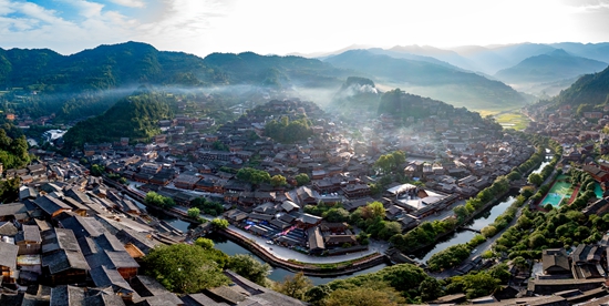 （供稿）贵州雷山：非遗借势“村晚”出圈带火乡村旅游_fororder_011