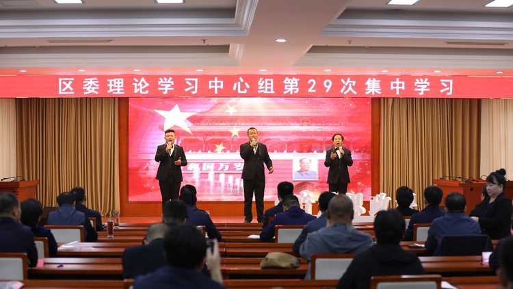 保定市满城区：点亮思政之光 让党的精神“声”入人心_fororder_“萤火虫组合”带来的歌曲《江山》 摄影 高泽涛.JPG