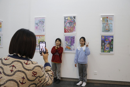 色彩绘出和平与美 多国儿童画作在贵州贵阳巡展_fororder_图片3