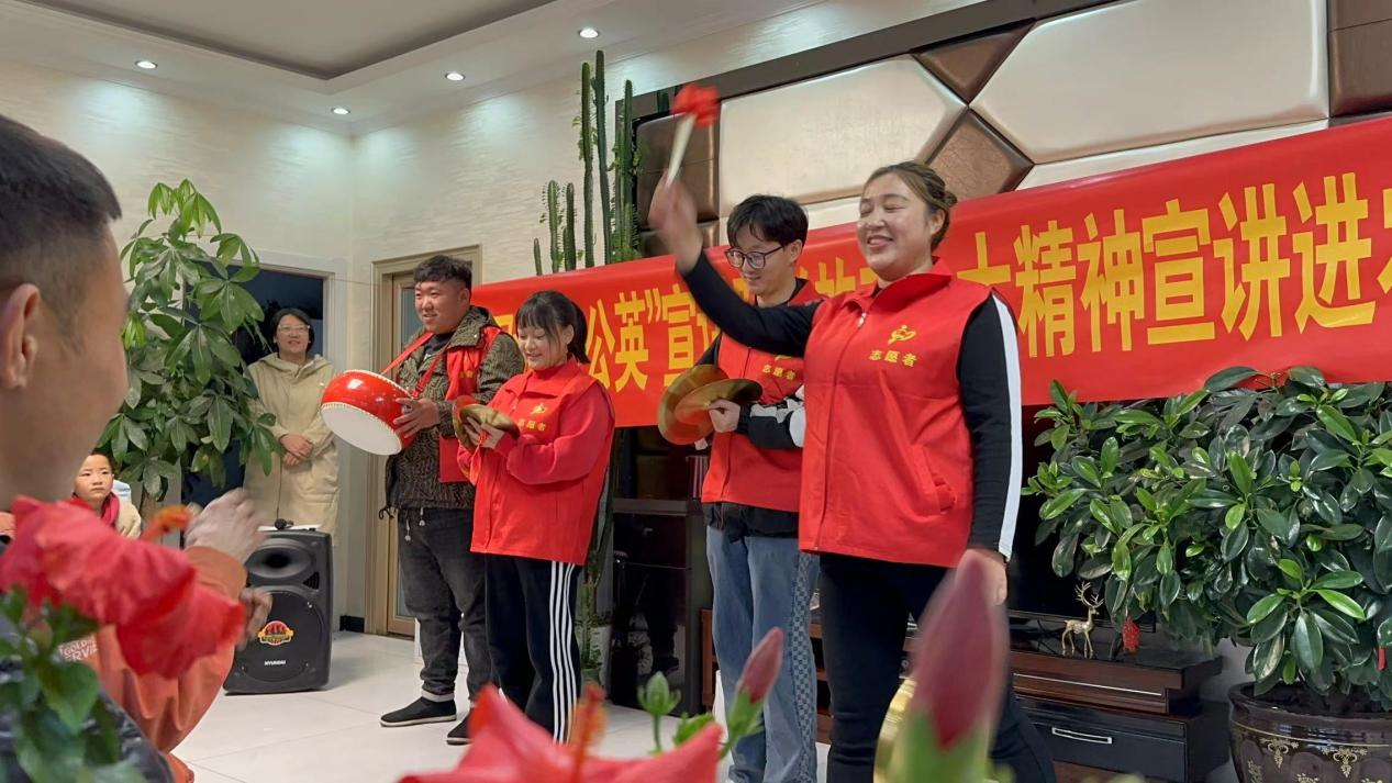 文明实践在围场 为民解忧“新”连“心”_fororder_“蒲公英”宣讲活动现场