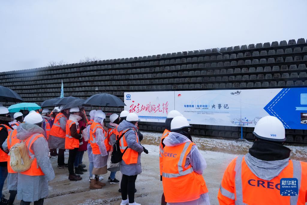 中國中鐵匈塞鐵路項目經理部舉辦主題開放日活動