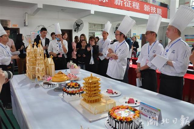 【美食健康图片】甜蜜的比赛 巧克力、面包、奶油大比拼！