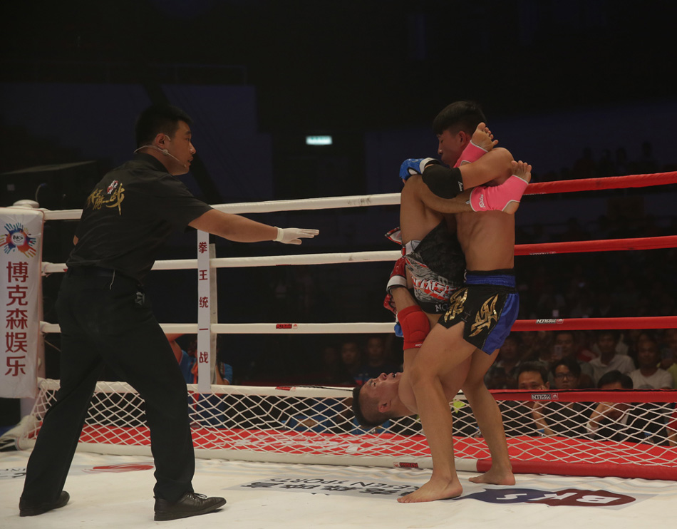 小松鼠捨身十字固