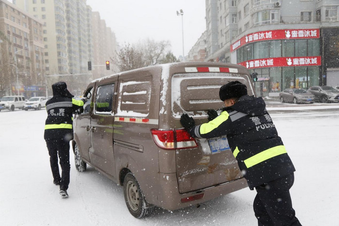 保畅通、保民生 黑龙江省全力应对暴雪天气