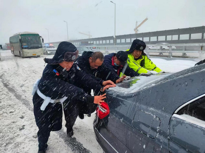 保暢通、保民生 黑龍江省全力應對暴雪天氣