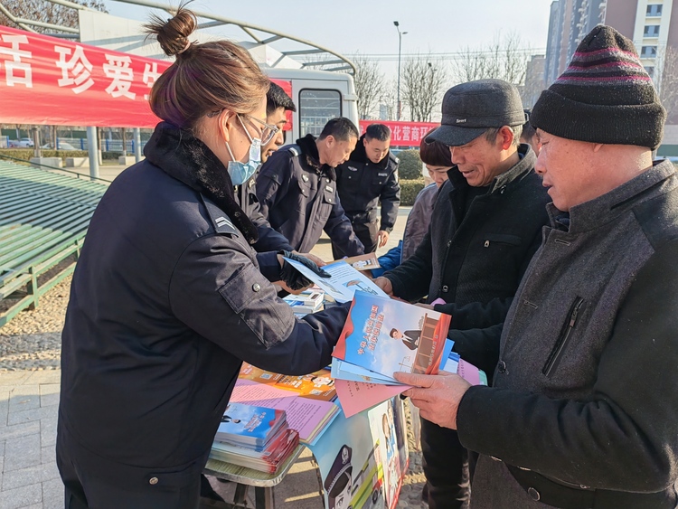 河北定兴:“宪法宣传周”活动精彩呈“宪”_fororder_001