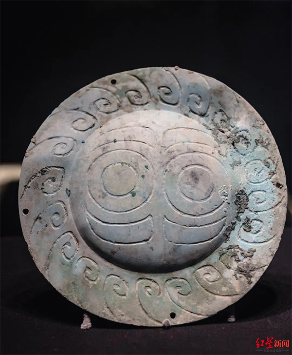 （转载）三星堆修复馆“上新”：青铜圆形牌饰像熬夜的猫头鹰，还有一件神秘文物仍在修复_fororder_未标题-2