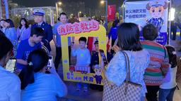 南昌安义县消防救援大队消防夜市直播助力“119”消防宣传月宣传