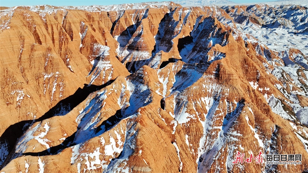 張掖：七彩山陵披“白紗” 一幅丹青驚世人 雪後甘州區彩龍嶺超美_fororder_3