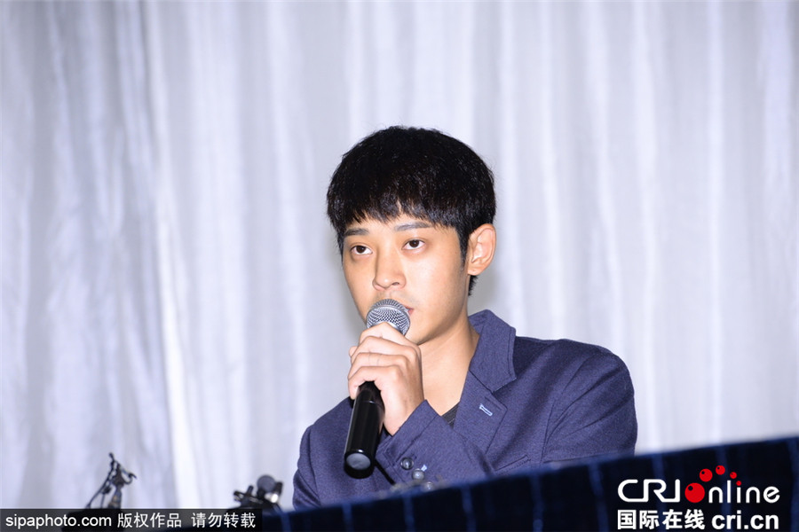 郑俊英召开记者会 说明卷入性暴力与偷拍影片事件