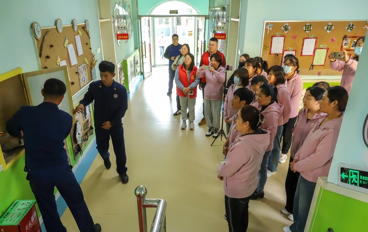 保定市满城区：消防“零”距离，安全伴“童”行_fororder_满城区直属幼儿园开展消防“零”距离 安全伴“童”行活动 摄影 陈振新