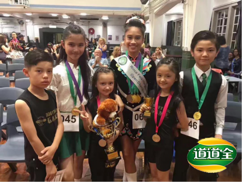 道道全与CCTV-1《欢乐中国人2》为国人介绍“00后”舞蹈天团