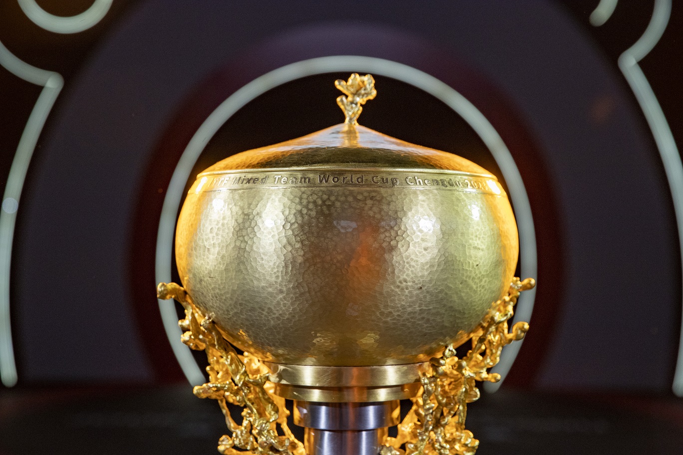 （转载）成都混合团体世界杯冠军奖杯亮相赛场