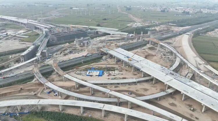 奋力攻坚 S43呼和浩特机场高速公路建设为民生幸福“加码”_fororder_640 (3)
