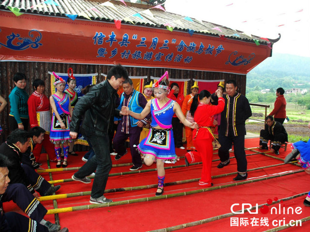 江西信丰县田垅村:安西“三月三”乌饭节别样精彩 江西信丰县田垅村:安西“三月三”乌饭节别样精彩