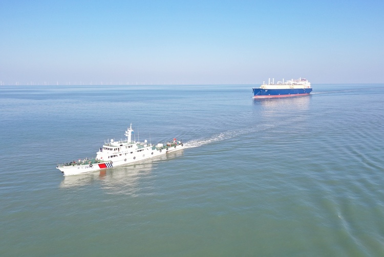 江苏沿海迎来首艘新造LNG气试作业船舶_fororder_2