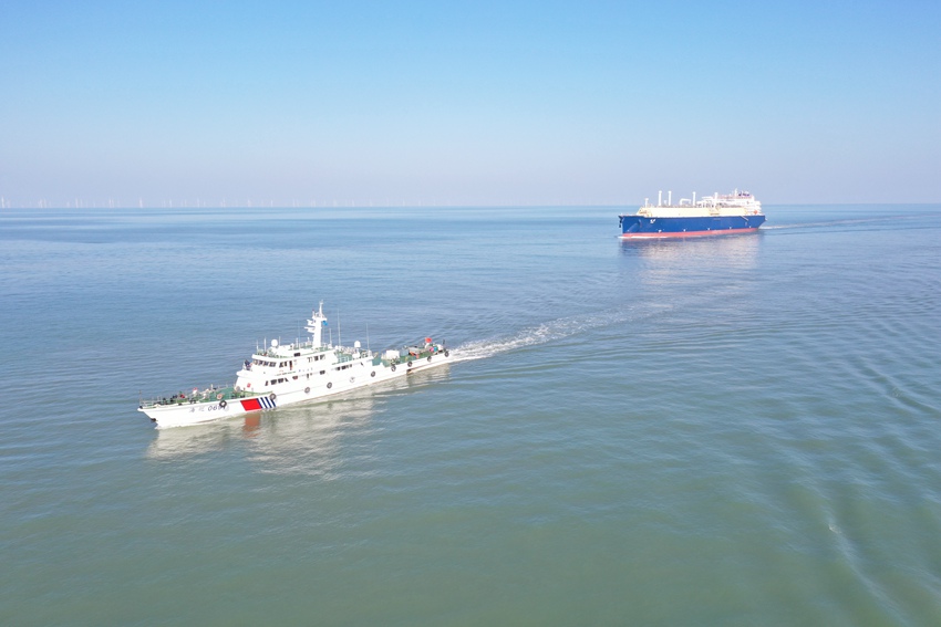 江蘇沿海迎來首艘新造LNG氣試作業船舶_fororder_2