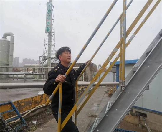 沈阳市苏家屯区生态环境分局执法人员王远泽：立足岗位 默默付出不怕苦累_fororder_环境3