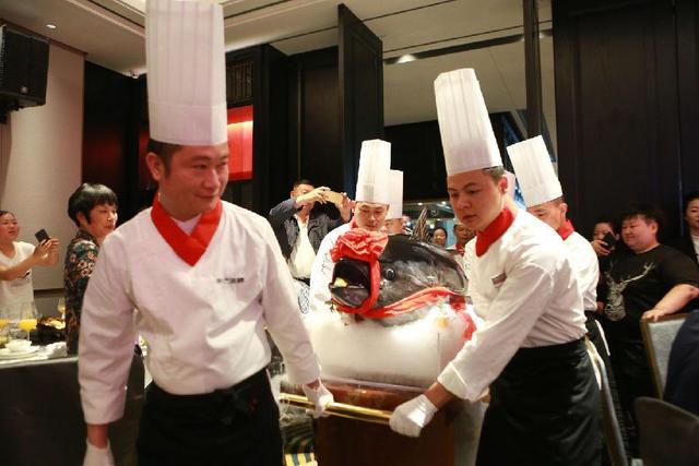 徐记海鲜登陆株洲红旗广场:解锁8万元金枪鱼王吃鱼新姿势 徐记海鲜登陆株洲红旗广场:解锁8万元金枪鱼王吃鱼新姿势