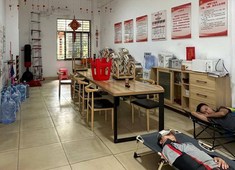 海南海口：多功能服务站点为户外劳动者筑起港湾