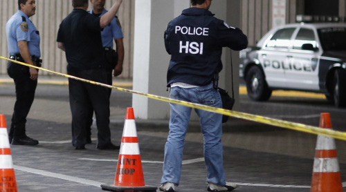 美国休斯敦西南部一购物中心发生枪击 嫌犯被击毙