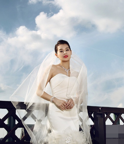 胡杏儿自曝家里不摆婚纱照 因为觉得肉麻