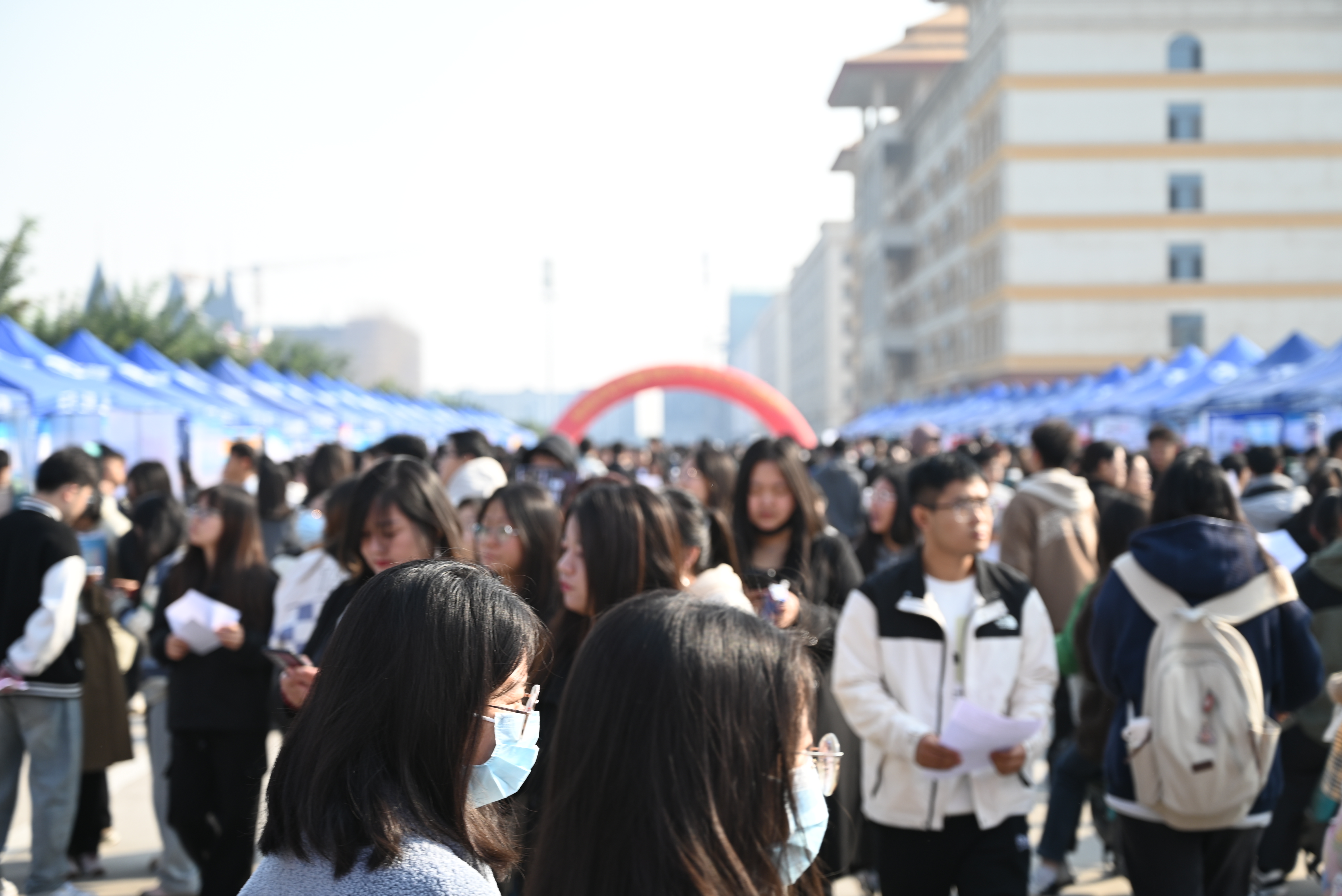 河北番邦语学院：“浮图式”处事服务 促进毕业生高质地处事_fororder_DSC_5163.JPG