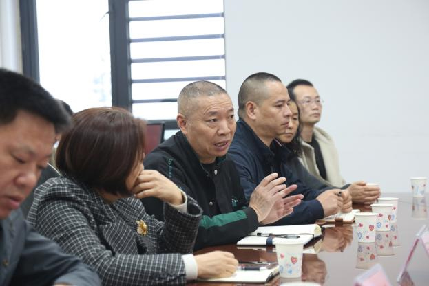 沉浸体验 畅谈建议 市民代表“零距离”感受城市管理_fororder_交流座谈会现场-供图-成都市城管委