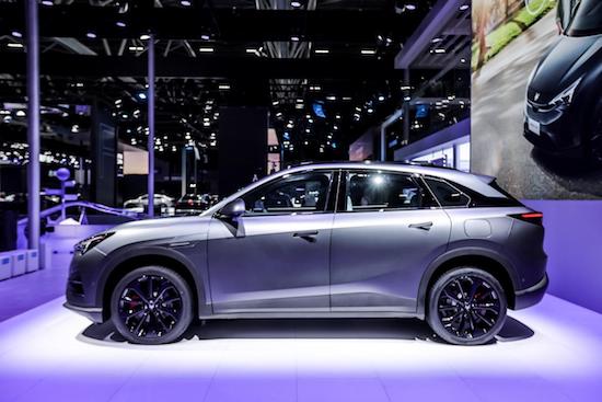 廣州車展現家車天花板?極狐汽車阿爾法T5全球首秀引圍觀_fororder_image004