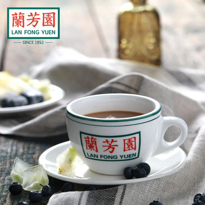 又到了看丝袜的季节 兰芳园奶茶和丝袜更配哦