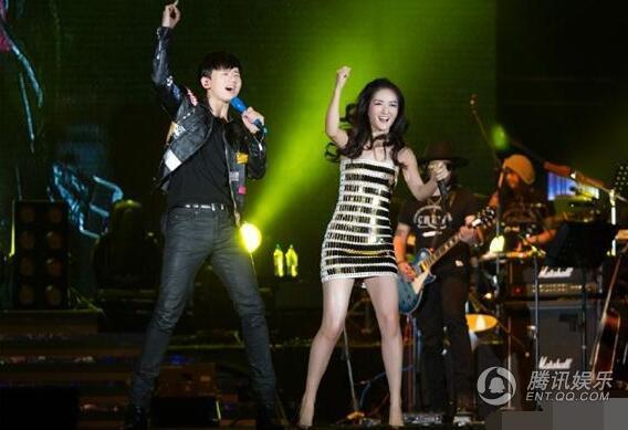 齁人！这些年张杰谢娜秀了多少恩爱_娱乐_腾讯网