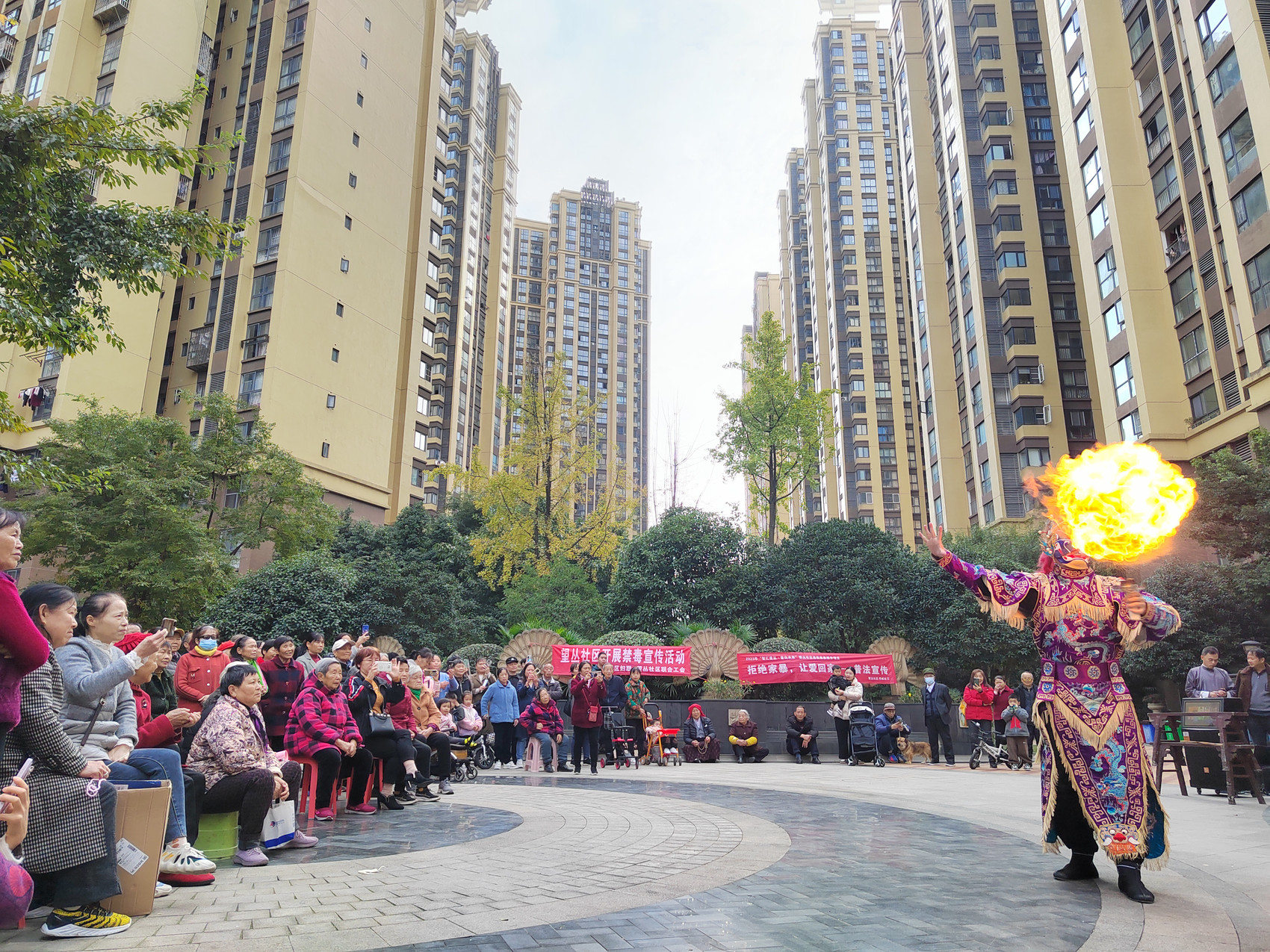 （转载）送戏曲进农村进乡镇 成都居民家门口享川剧“文化大餐”
