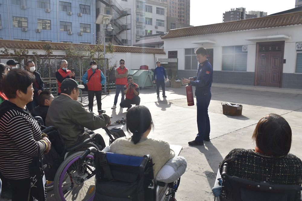 蘭州市消防救援支隊紅古大隊與“志願紅”聯合舉行應急消防實操演練_fororder_圖片3