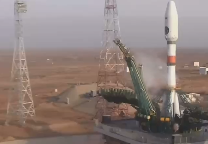 俄罗斯“联盟-2.1b”运载火箭在拜科努尔航天发射场发射