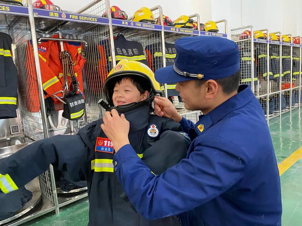 甘肅隴南：119消防宣傳月 ：走進隴南消防 “零距離”體驗消防魅力！_fororder_微信圖片_20231120152833_5