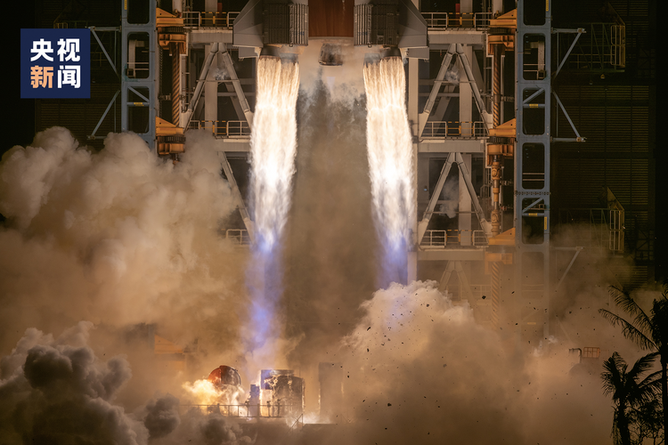 火箭尾焰“拉面”太惊艳！摄影师揭秘→