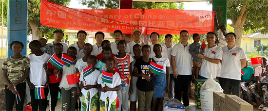 中国援冈比亚医疗队在SOS儿童村开展医疗援助活动_fororder_图片1