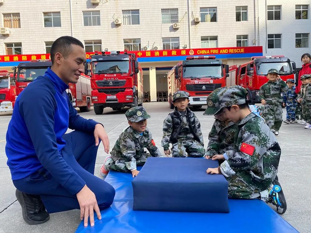 甘肅隴南：119消防宣傳月 ：走進隴南消防 “零距離”體驗消防魅力！_fororder_微信圖片_20231120152834_2