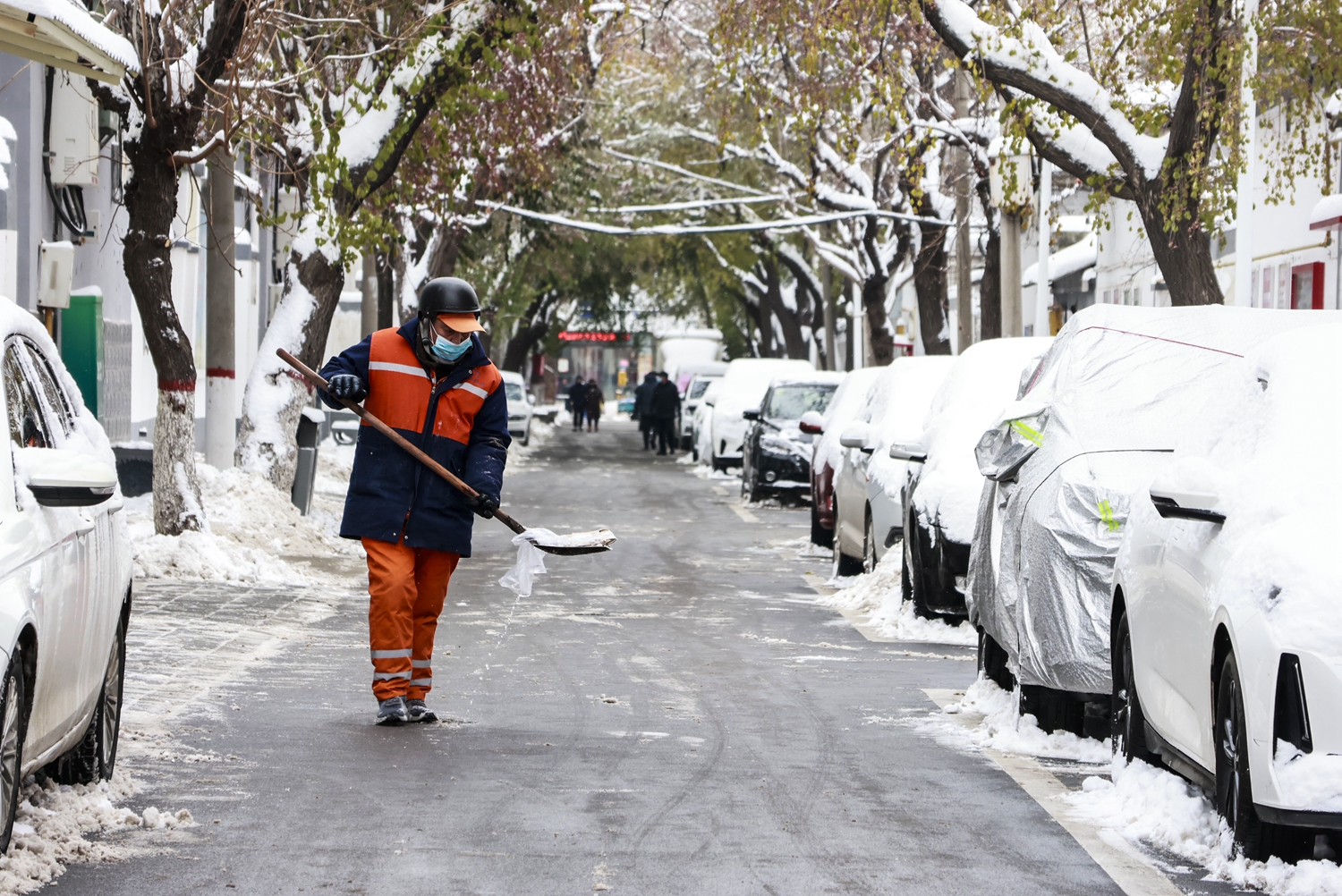 图片默认标题_fororder_满城区环卫工人清除城区冰雪 摄影 康胜