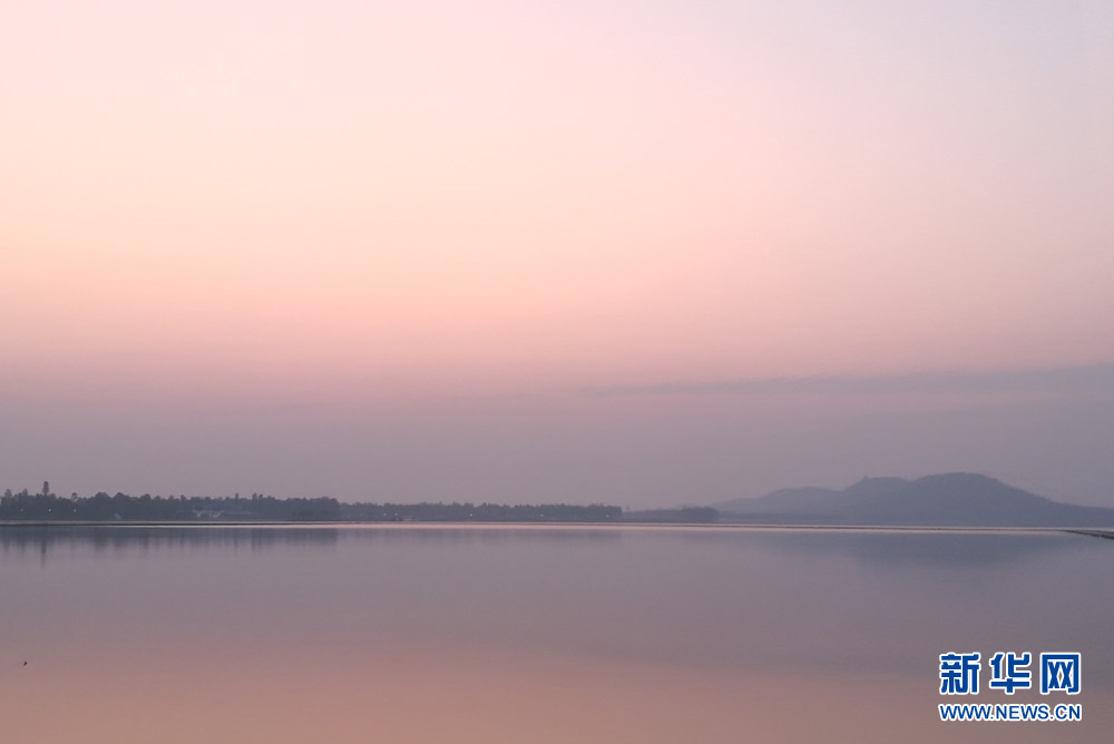 10月18日清晨的武汉东湖