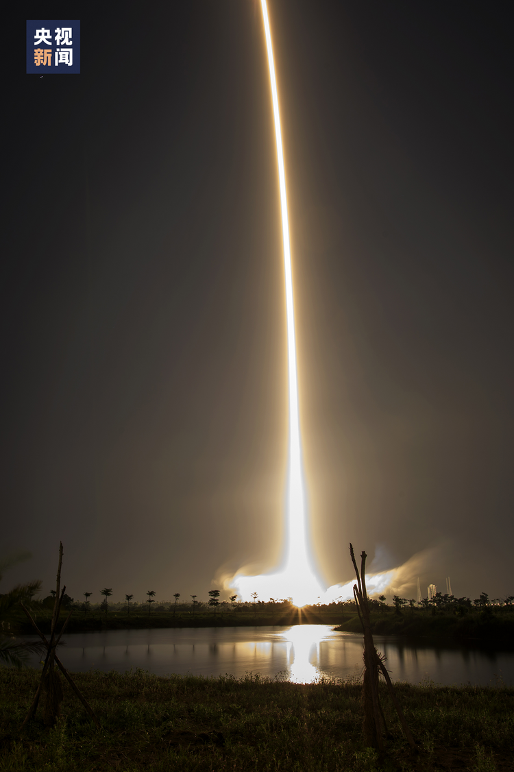 火箭尾焰“拉面”太惊艳！摄影师揭秘→