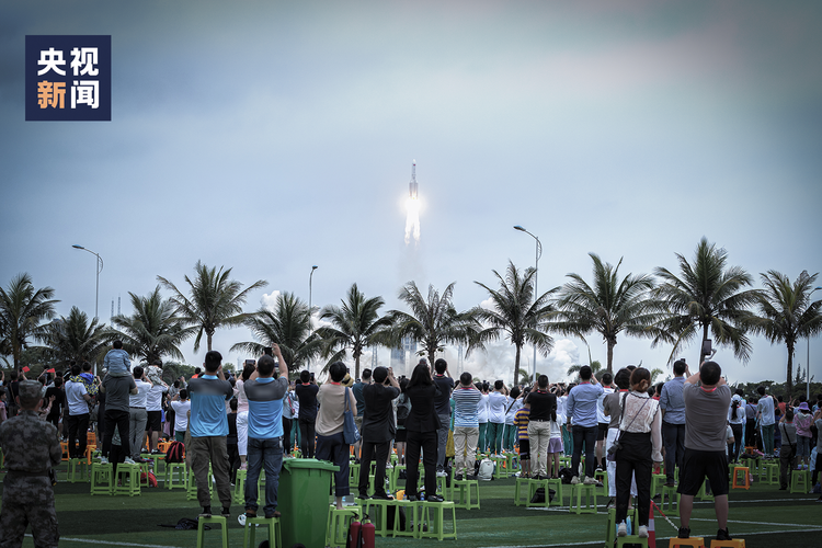 火箭尾焰“拉面”太惊艳！摄影师揭秘→